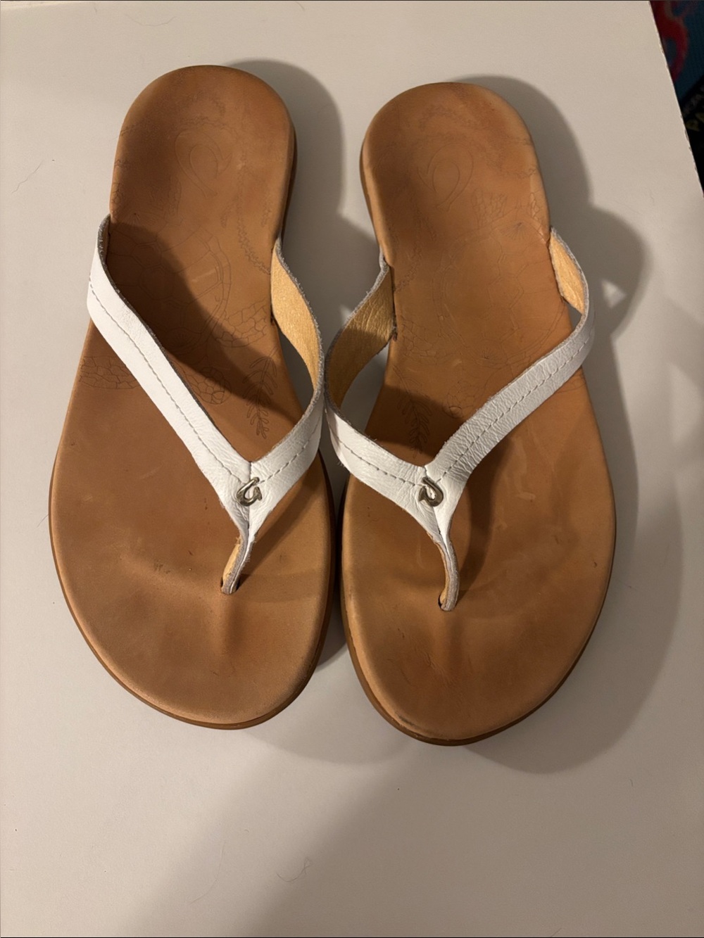 Olukai White Leather Flip-Flop Sandals - Women size 7 - Picture 2 of 10